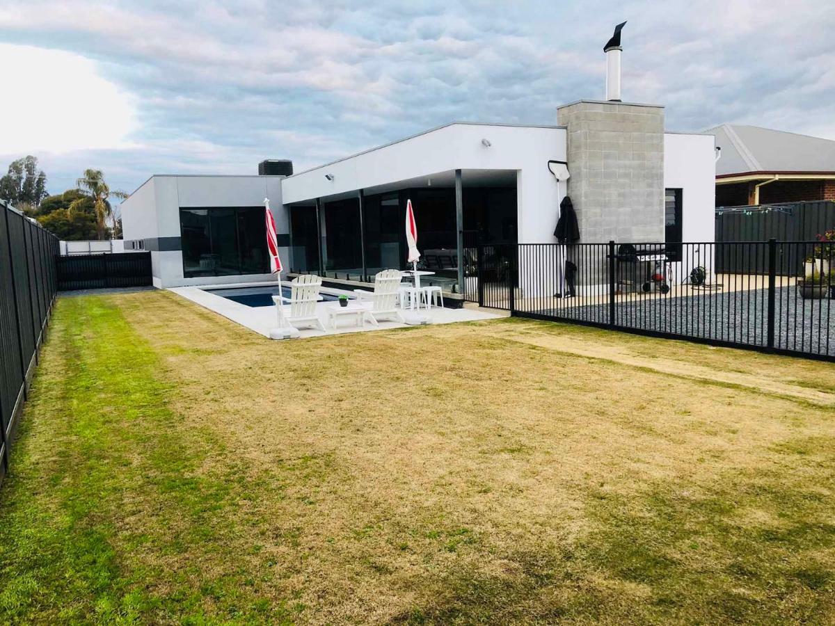 The Sinatra Holiday House - Couples Retreat Mulwala Exterior photo